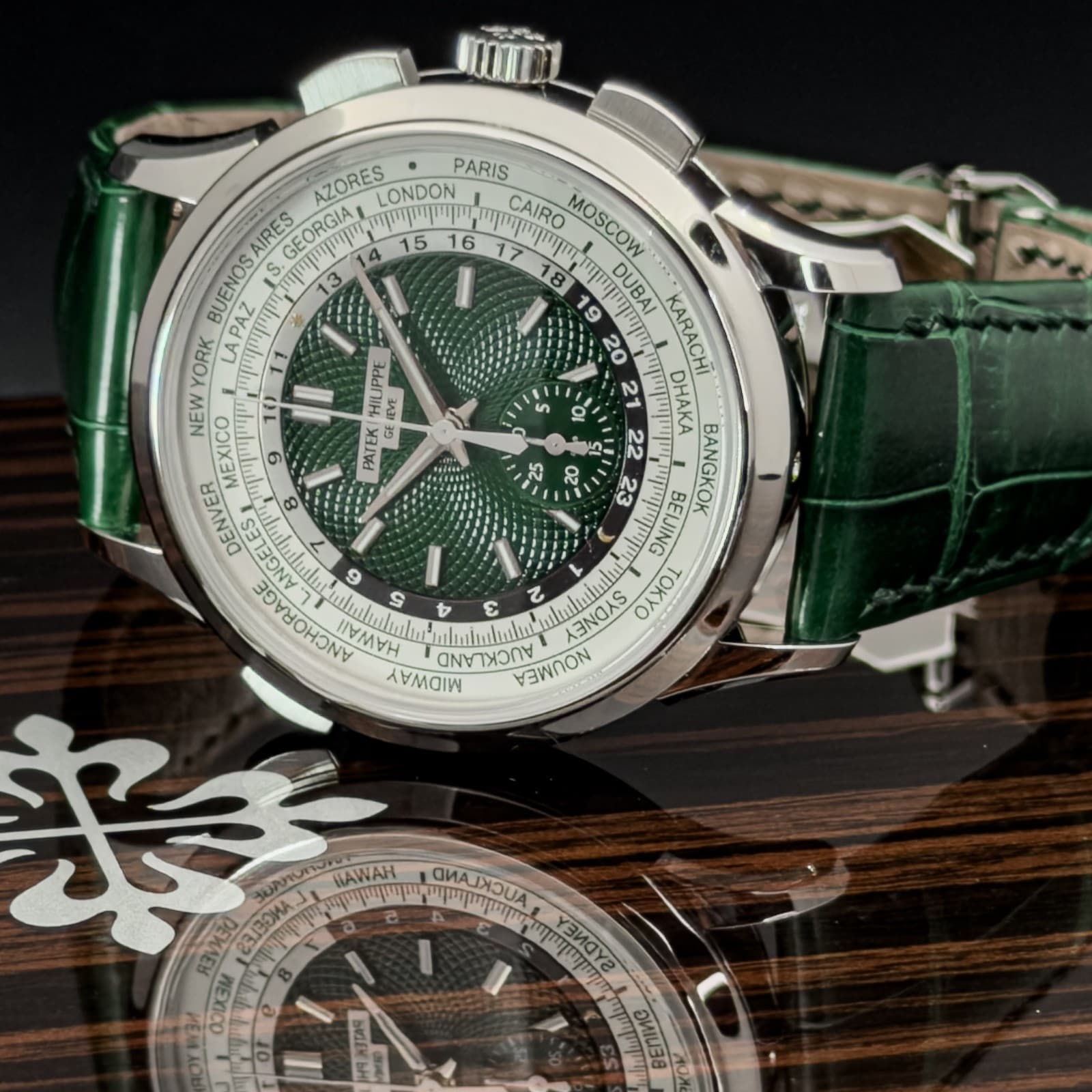 2025 Patek Philippe World Time Flyback Chrono 39.5mm 5930P Platinum Green Dial
