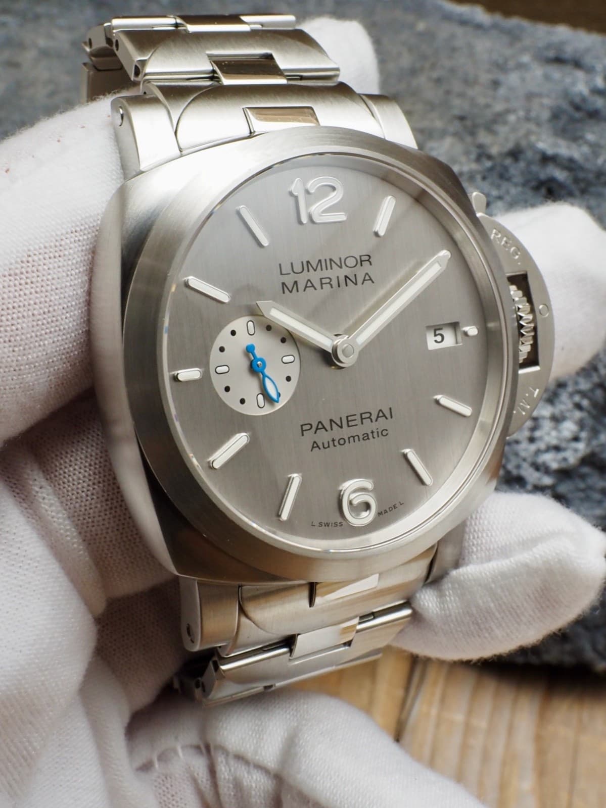 Panerai Luminor 42 Bracelet PAM00977 "V" Papers Dated 2020 RARE Unused Bracelet