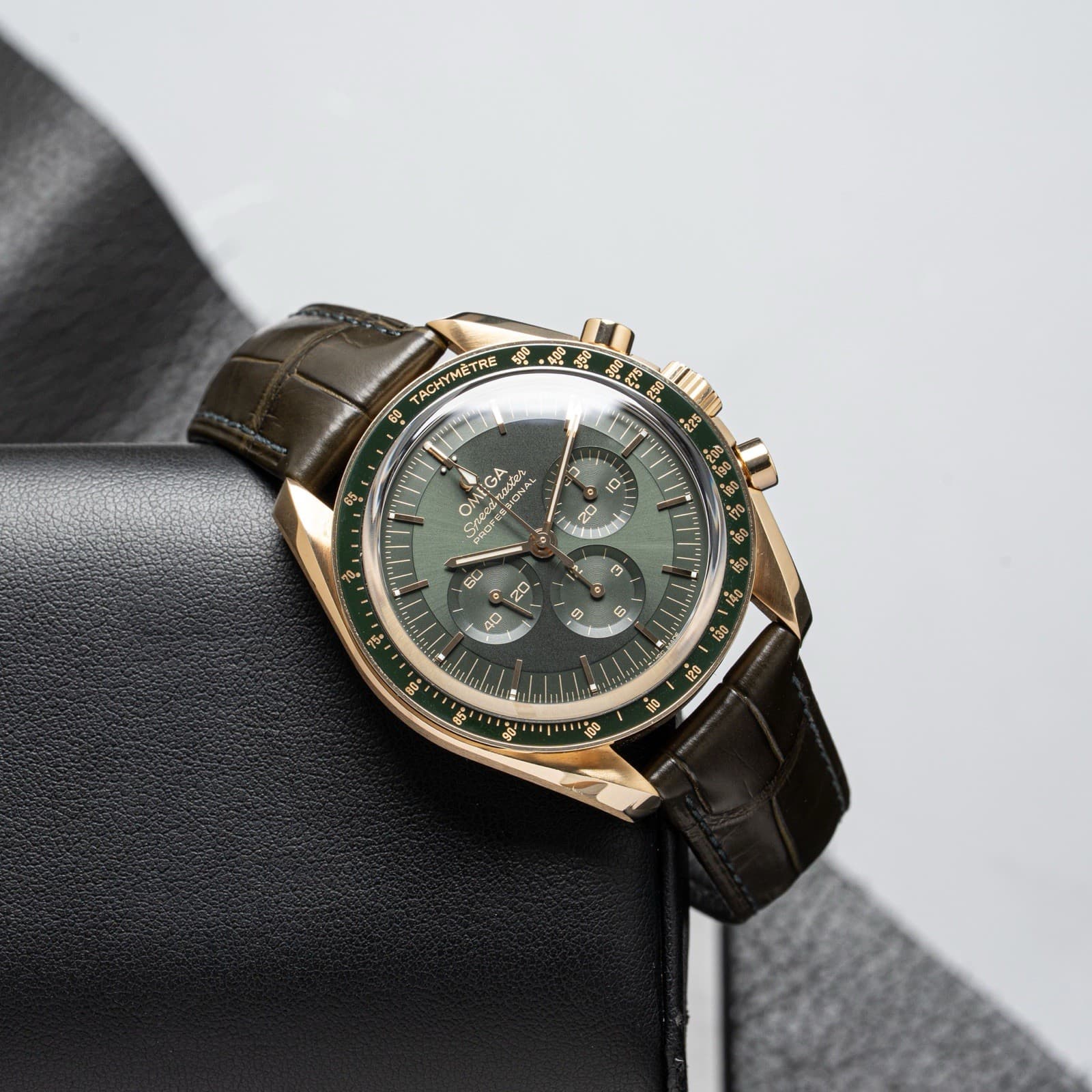 2024 Omega Speedmaster Moonwatch 42mm Moonshine Gold Green 310.60.42.50.10.001