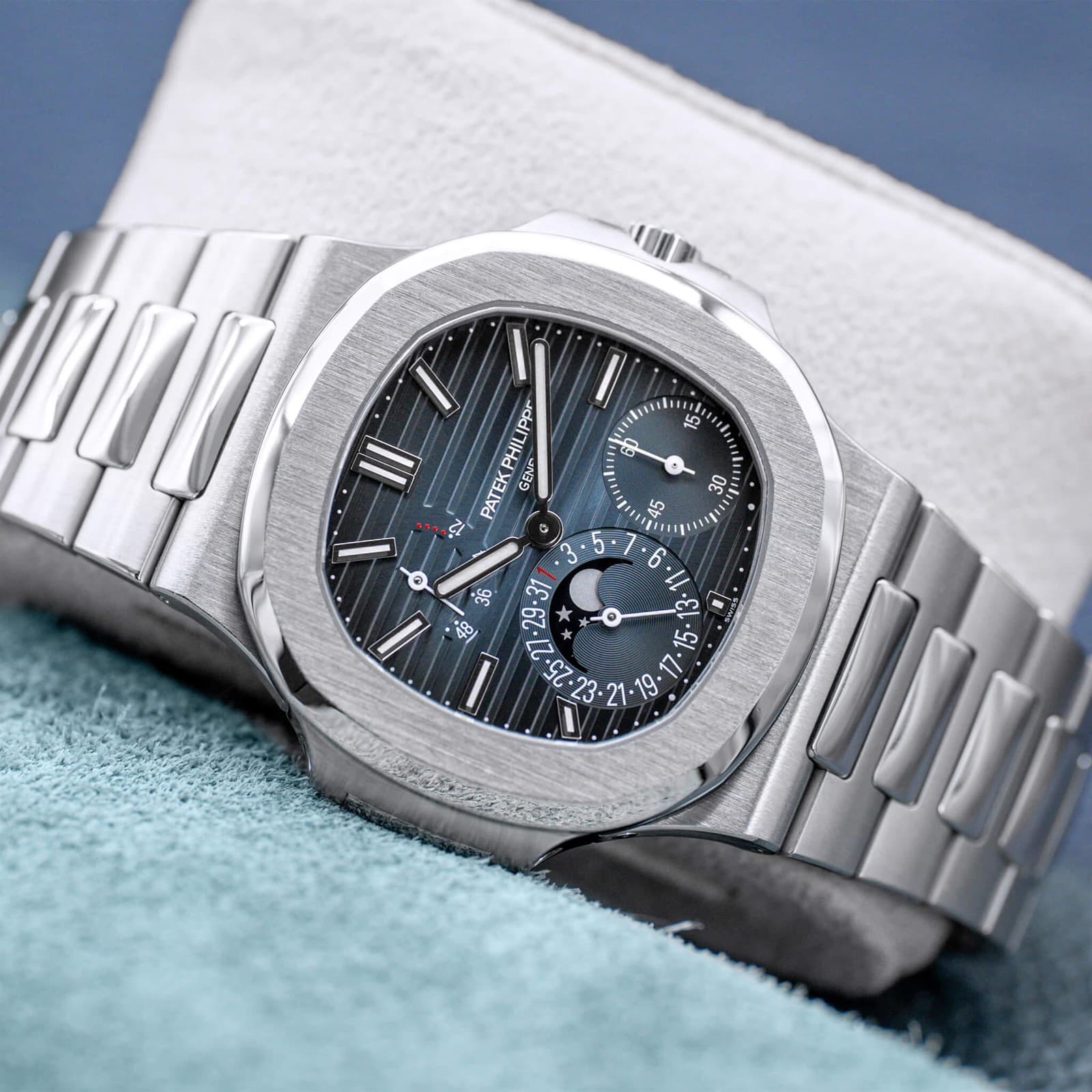 Patek Philippe Nautilus 5712/1A-001 Blue Dial 40mm 2022 Box & Papers