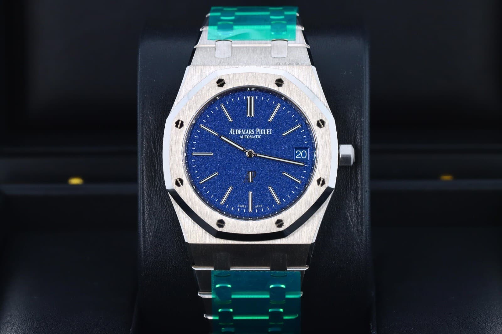 Audemars Piguet Royal Oak 39mm Jumbo Extra-Thin White Gold 16202BC.OO.1240BC.02