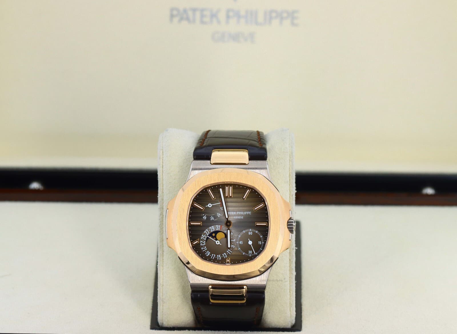 Patek Philippe Nautilus Power Reserve Moonphase 5712GR-001 Rose Gold &White Gold