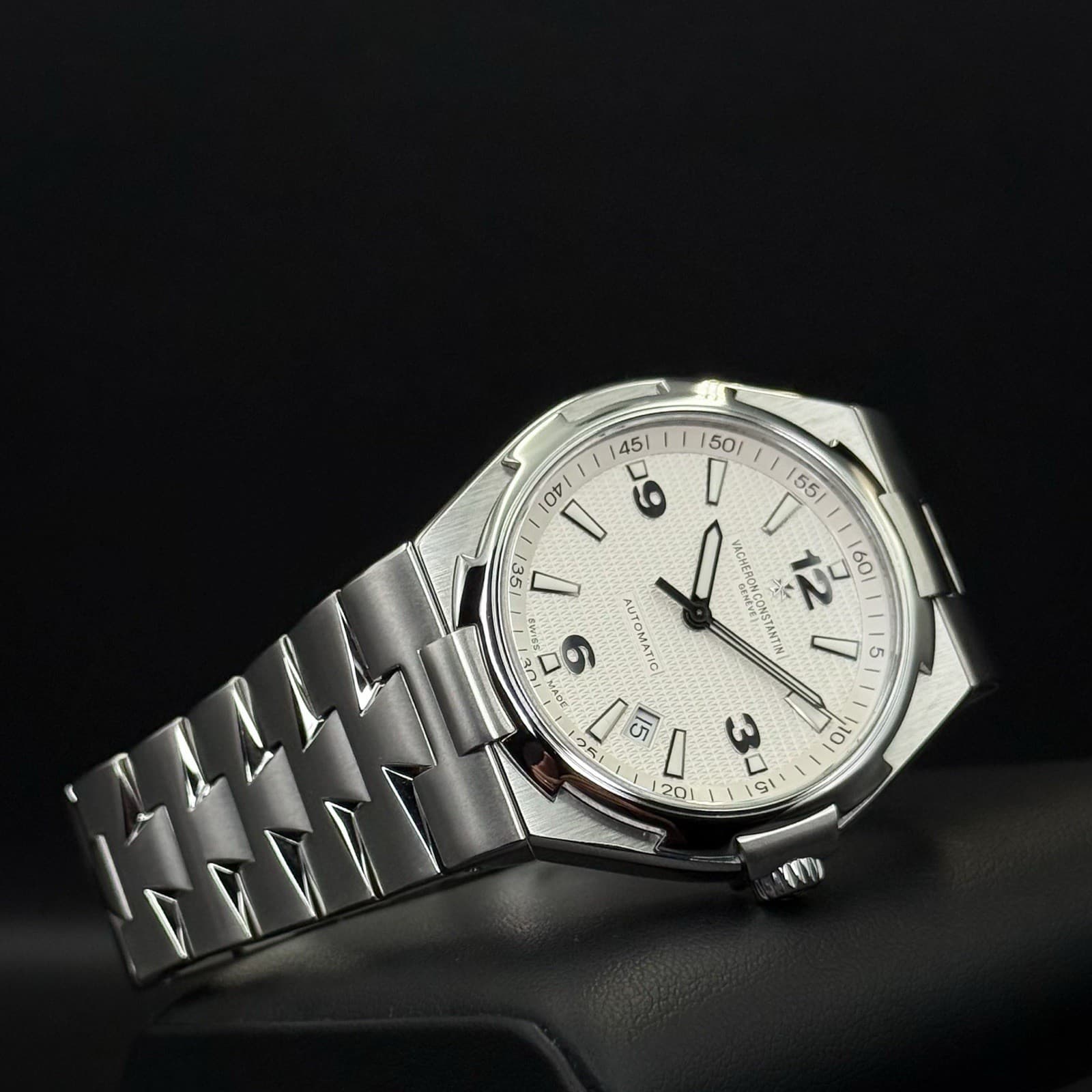 Vacheron Constantin Overseas White Dial Men's Watch - 47040/B01A-9093