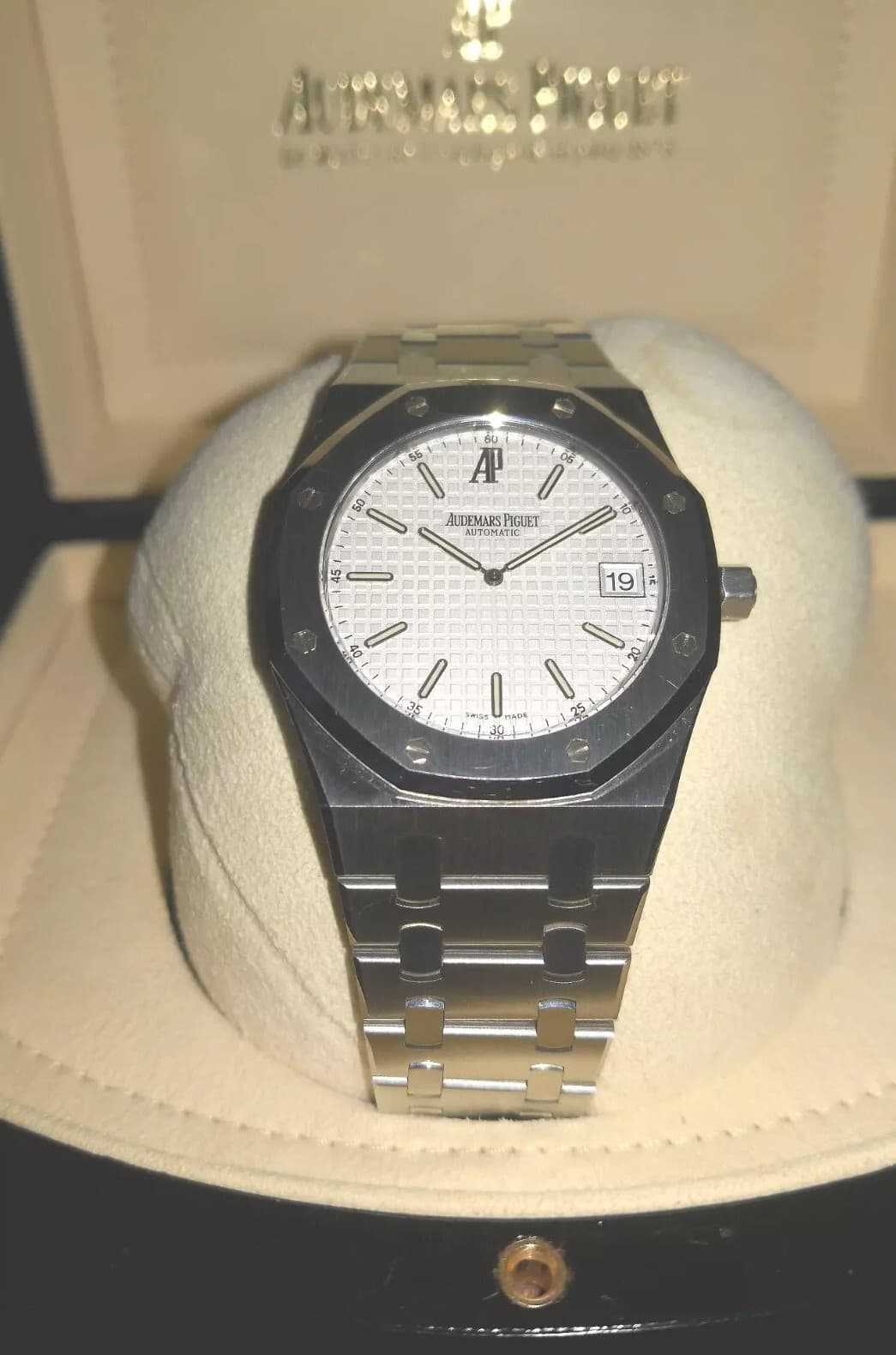 Audemars Piguet Royal Oak Ultra Thin Jumbo 15202ST.OO.0944ST.01 Box/Papers Mint