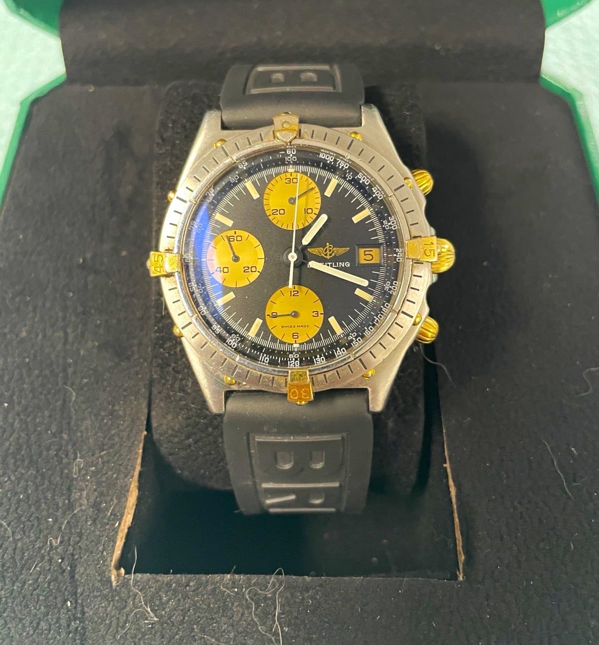 Breitling Chronomat 81950 39 mm Chronograph Date Black/Gold Dial Rubber Strap