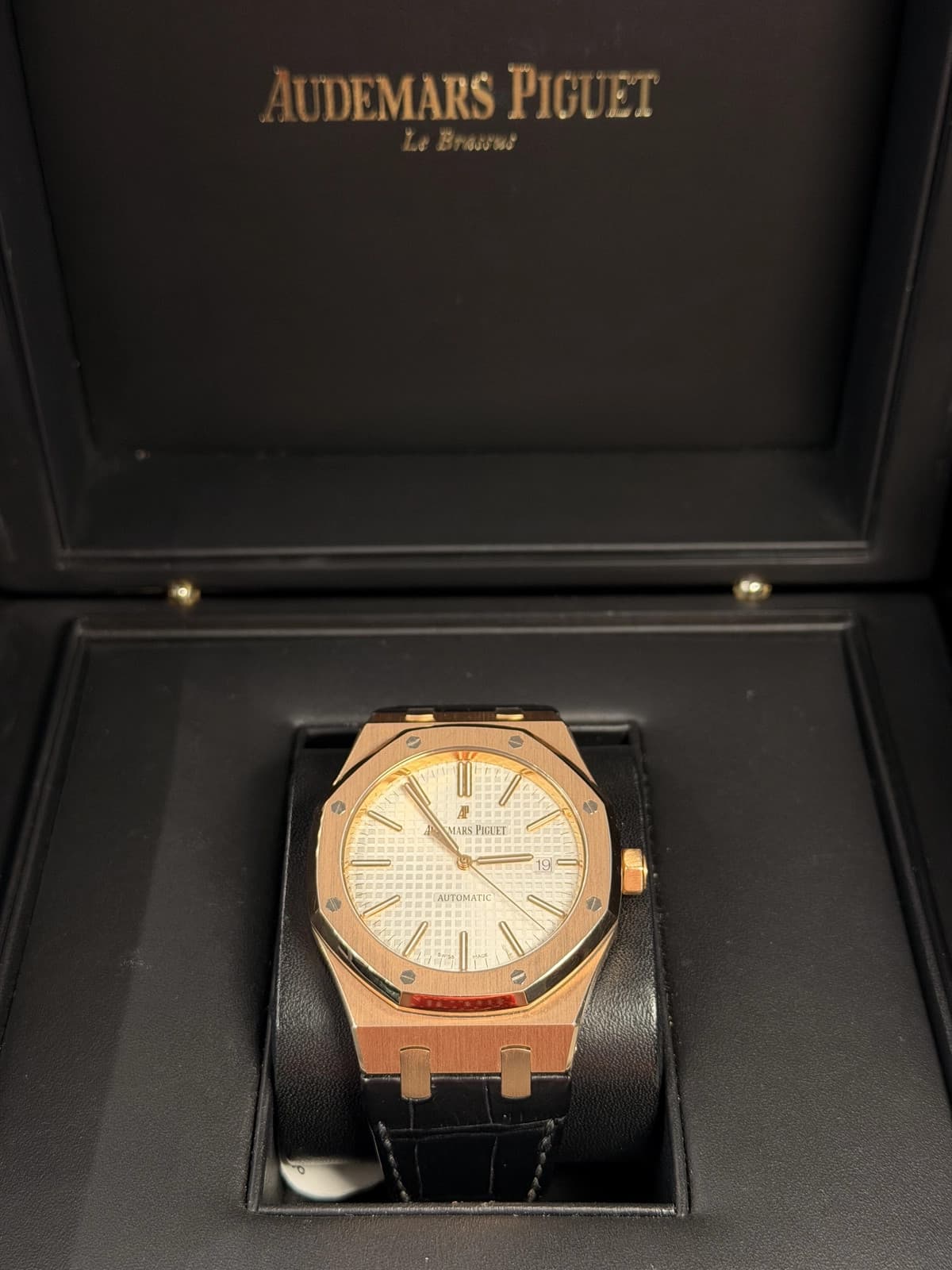 Audemars Piguet Royal Oak Selfwinding White Leather Strap 15400OR.OO.D088CR.01