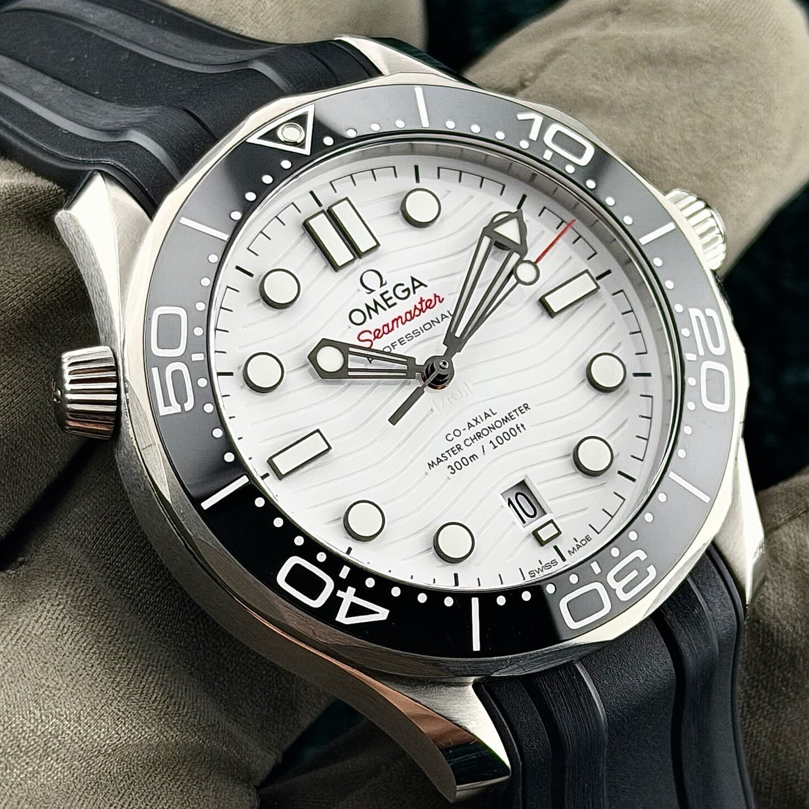 2025 OMEGA Seamaster Diver 300M White Dial 210.32.42.20.04.001 | With Bracelet