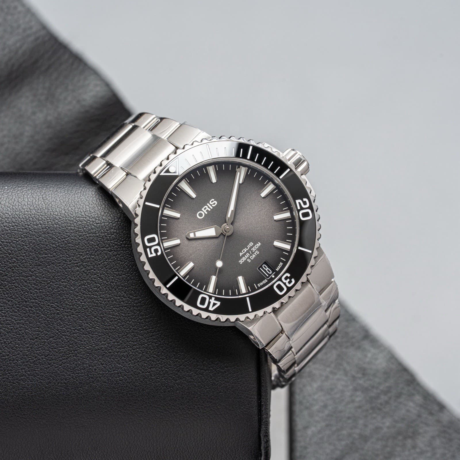 Oris Aquis Anthracite Men's Watch - 01 400 7769 4154-07 8 22 09PEB