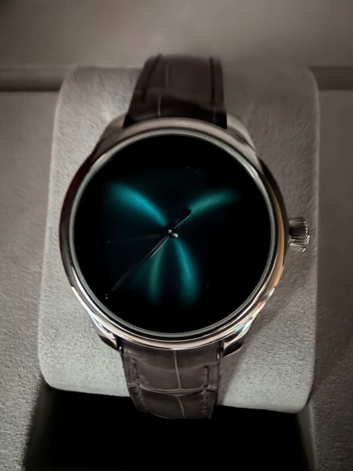 H. MOSER & CIE. Endeavour Centre Seconds "Blue Lagoon" Fume' Dial (1200-1240)