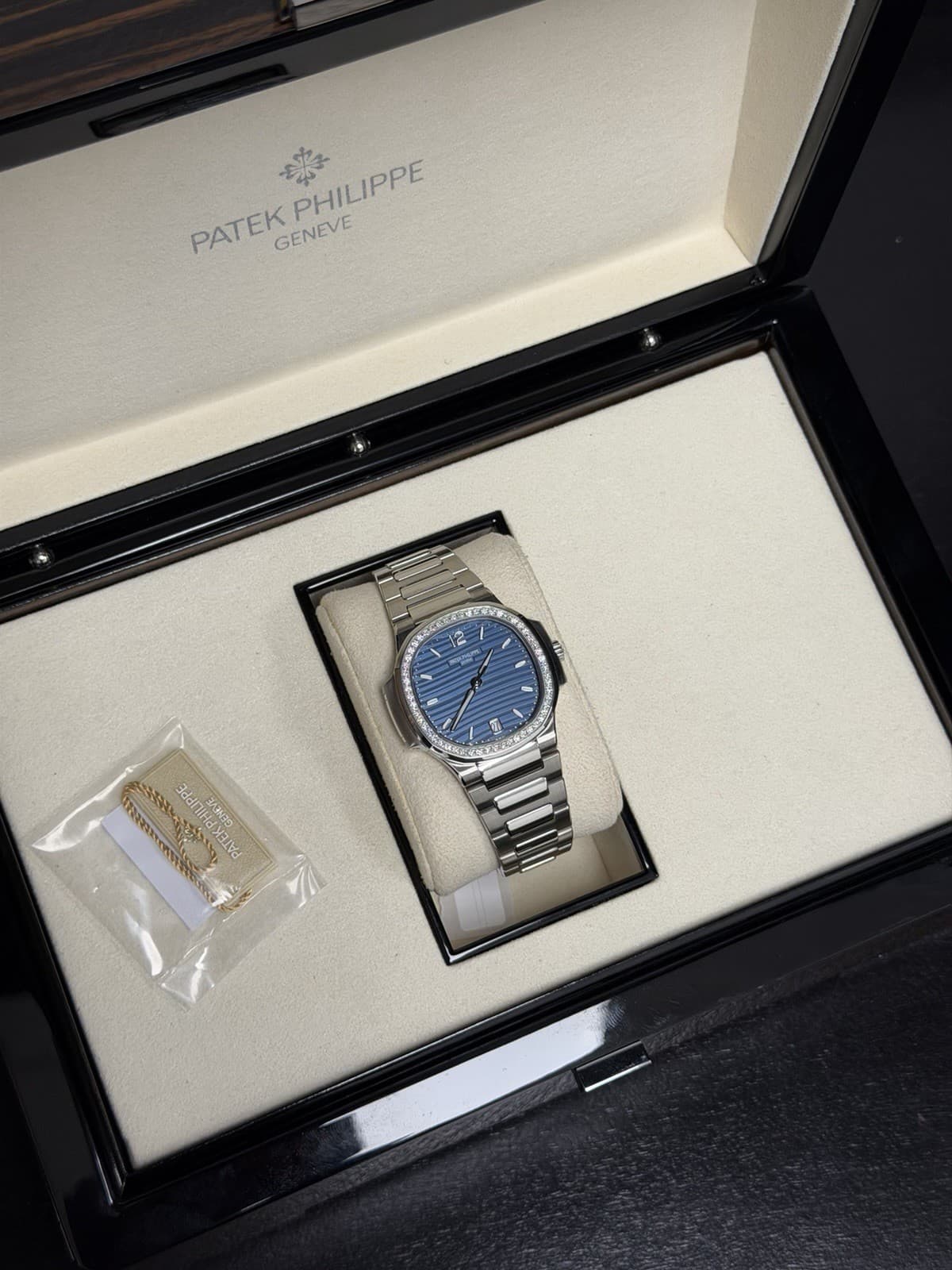 Patek Philippe Nautilus 7118/1200A-001 Blue Dial Steel 35mm Box & Papers