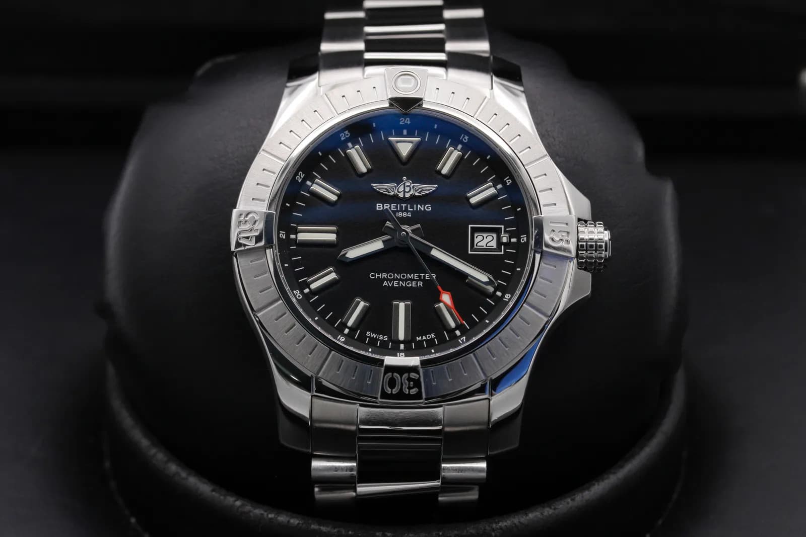 Breitling Avenger Automatic 43 "2012" A17318101B1A1