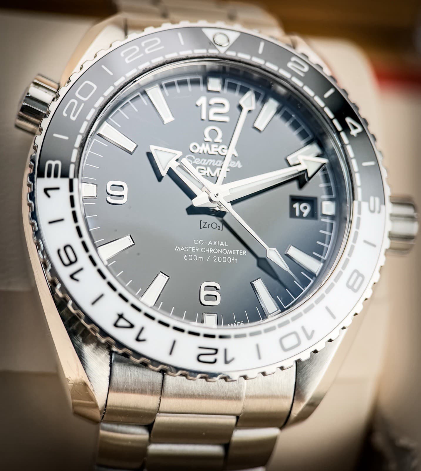 OMEGA Seamaster Planet Ocean 600M 215.30.44.22.01.001 Oreo