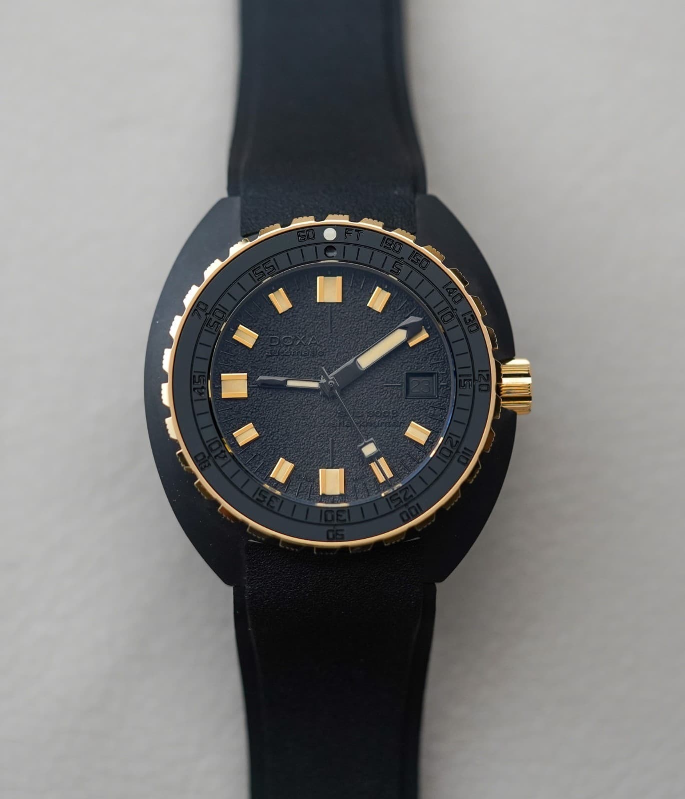 Doxa SUB 300 Beta Sharkhunter 830.20.101.20 Men's Ceramic Automatic 18k Bezel