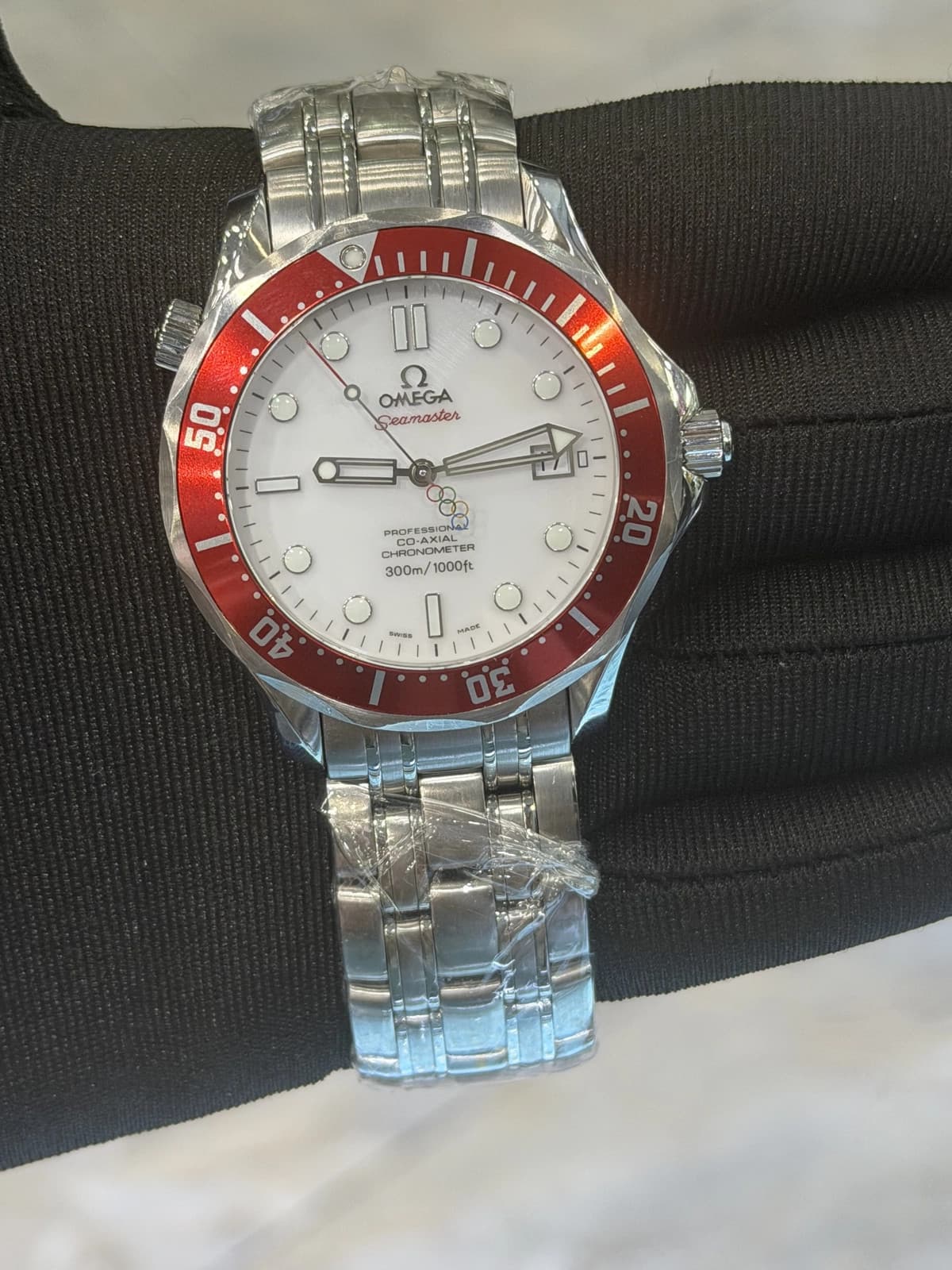 Omega Seamaster White Dial Dial on 212.30.41.20.04.001 with Box