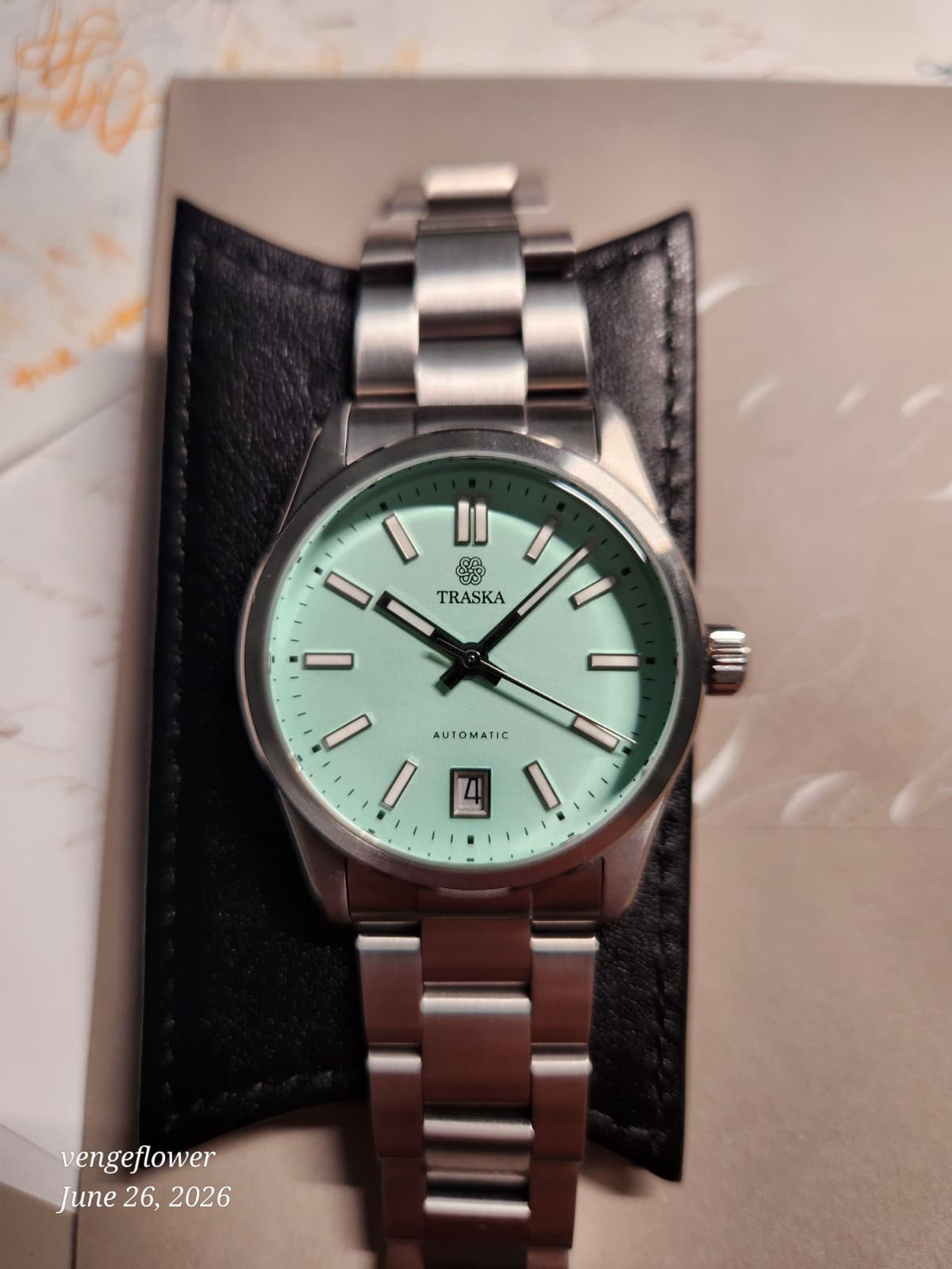 Traska Commuter 36 Mint Green, Date - Excellent Condition with Case, No Papers