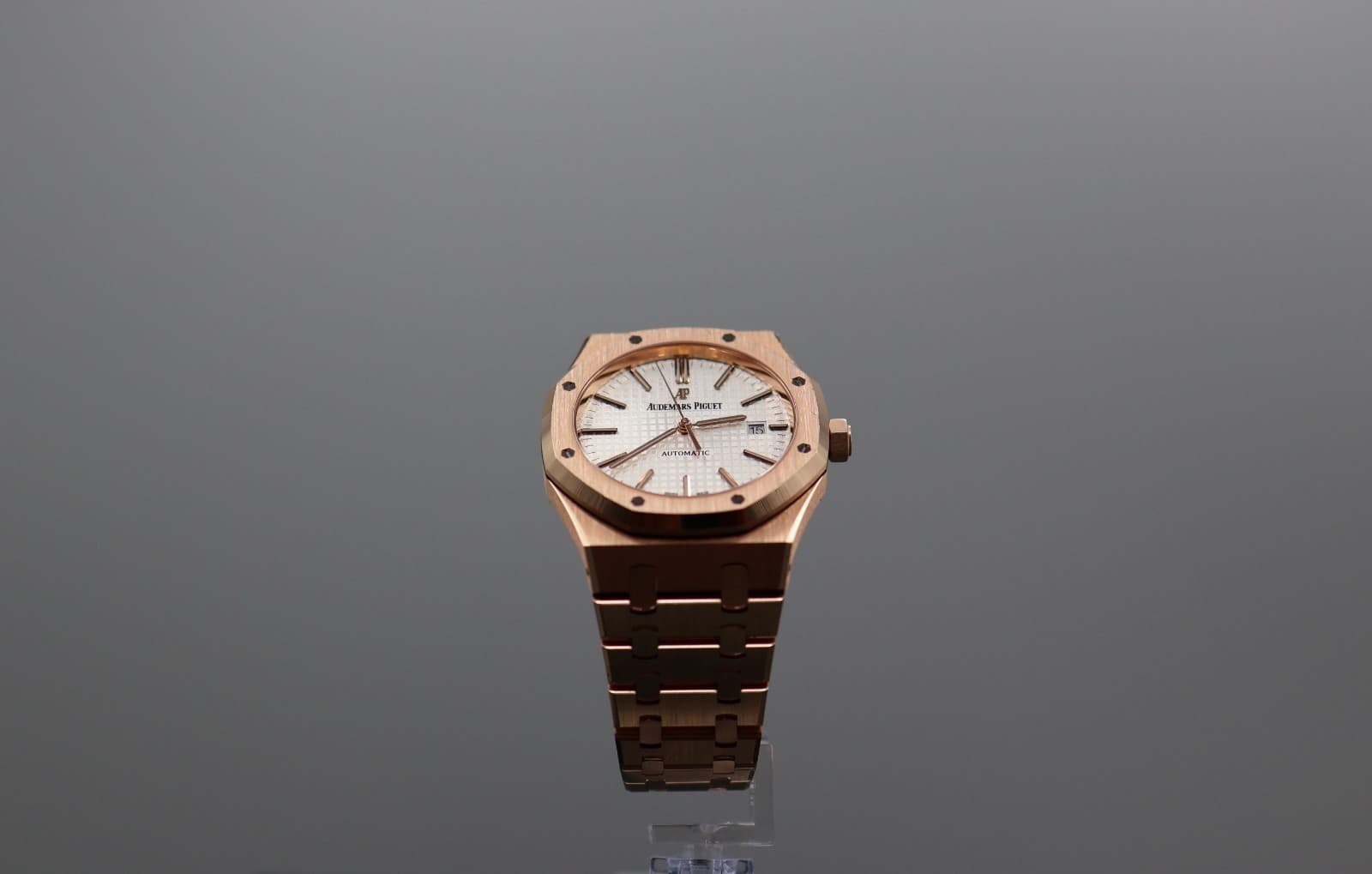 Audemars Piguet Royal Oak Silver Men's Watch - 15400OR.OO.1220OR.02