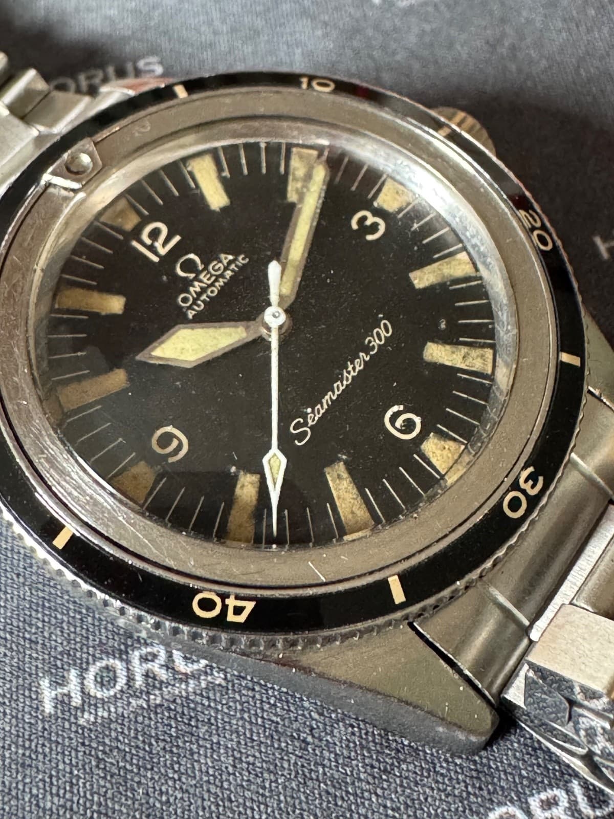 OMEGA Seamaster 300 - Original Bakelite Bezel - 165.014 - Cal 552 - Box & Papers