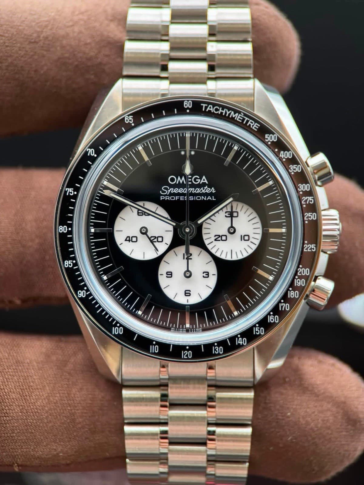 2026 OMEGA Speedmaster Professional "REVERSE PANDA" 310.30.42.50.01.004 B&P MINT