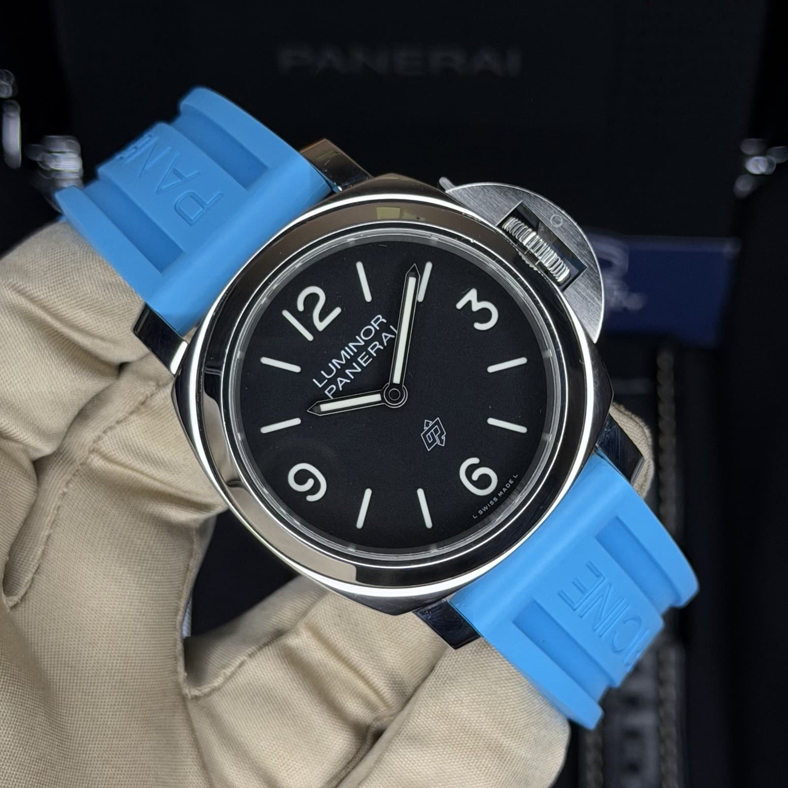 Panerai Luminor 44mm PAM01086 Black Dial Manual Wind With Extra Strap Box Papers