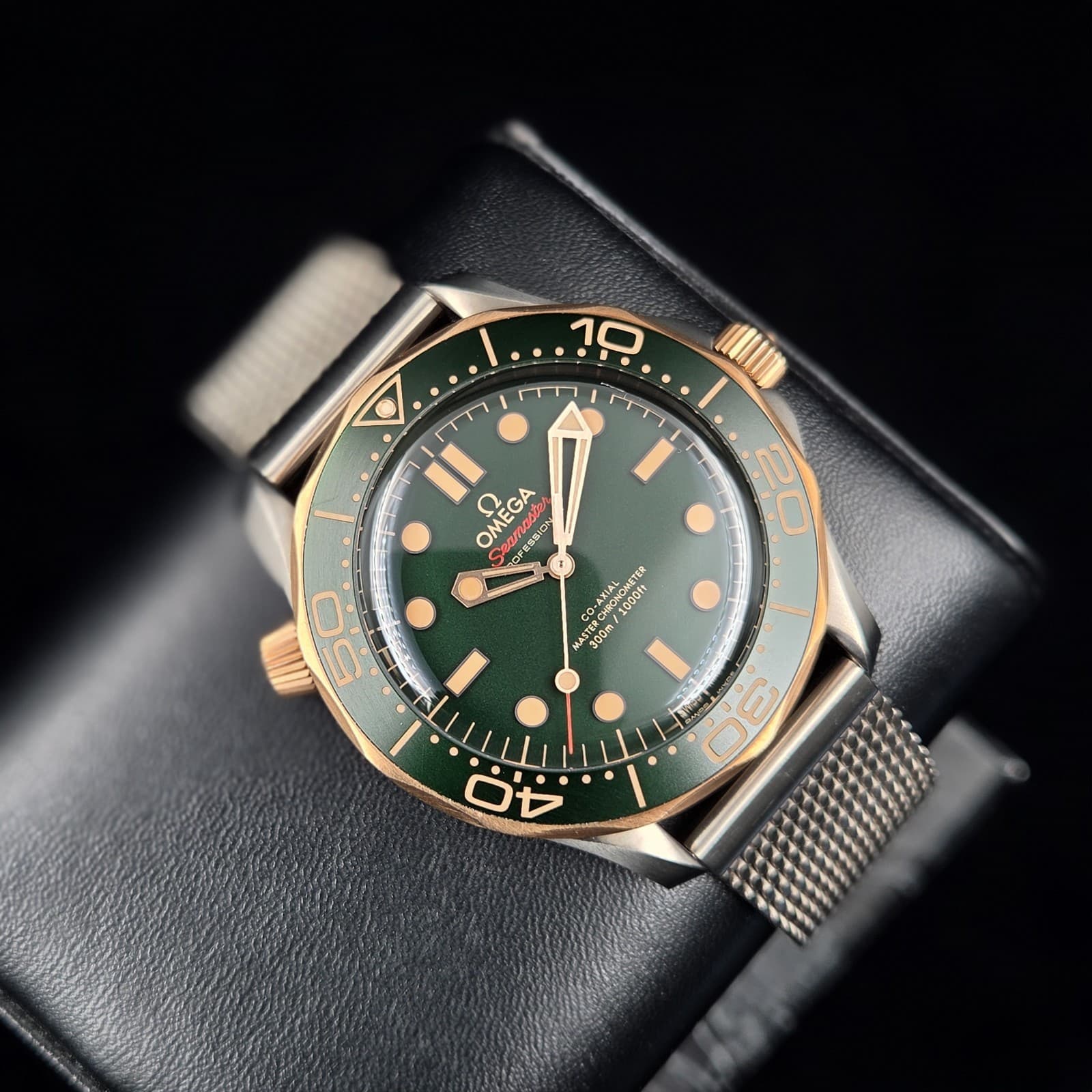 Omega Seamaster Titanium Green Diver 300M - 210.92.42.20.10.001 - Full Set 2025