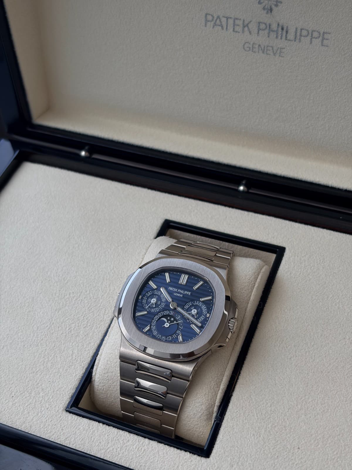 Patek Philippe Nautilus Ultra-thin Calendar White Gold Men's Watch, 5740/1G-001