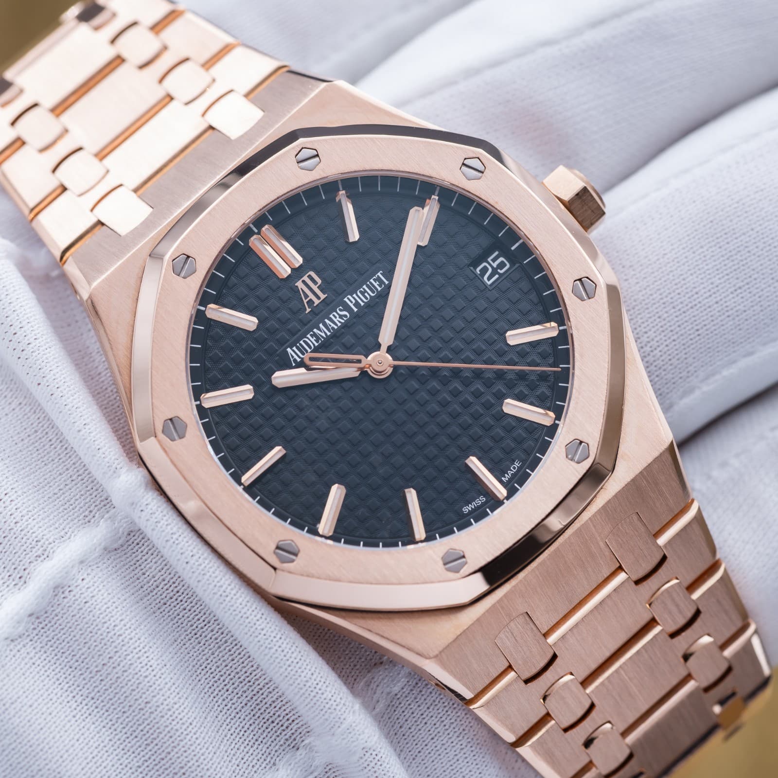 Audemars Piguet Royal Oak Rose Gold Black Dial 41mm - AP 15500OR Full Set
