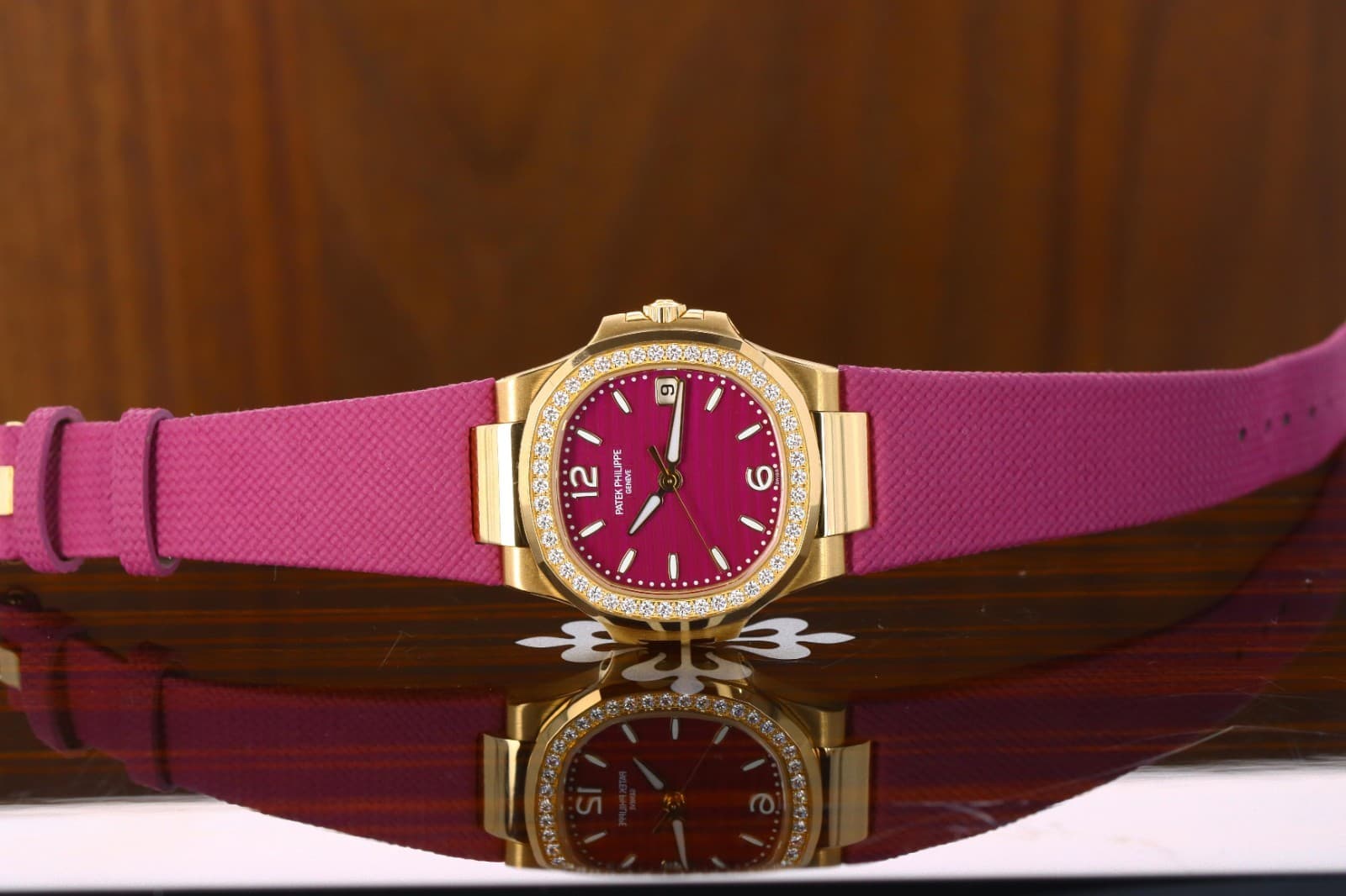 Patek Philippe Nautilus Ladies 7010R-013, Purple Dial, Diamond Bezel - Rose Gold