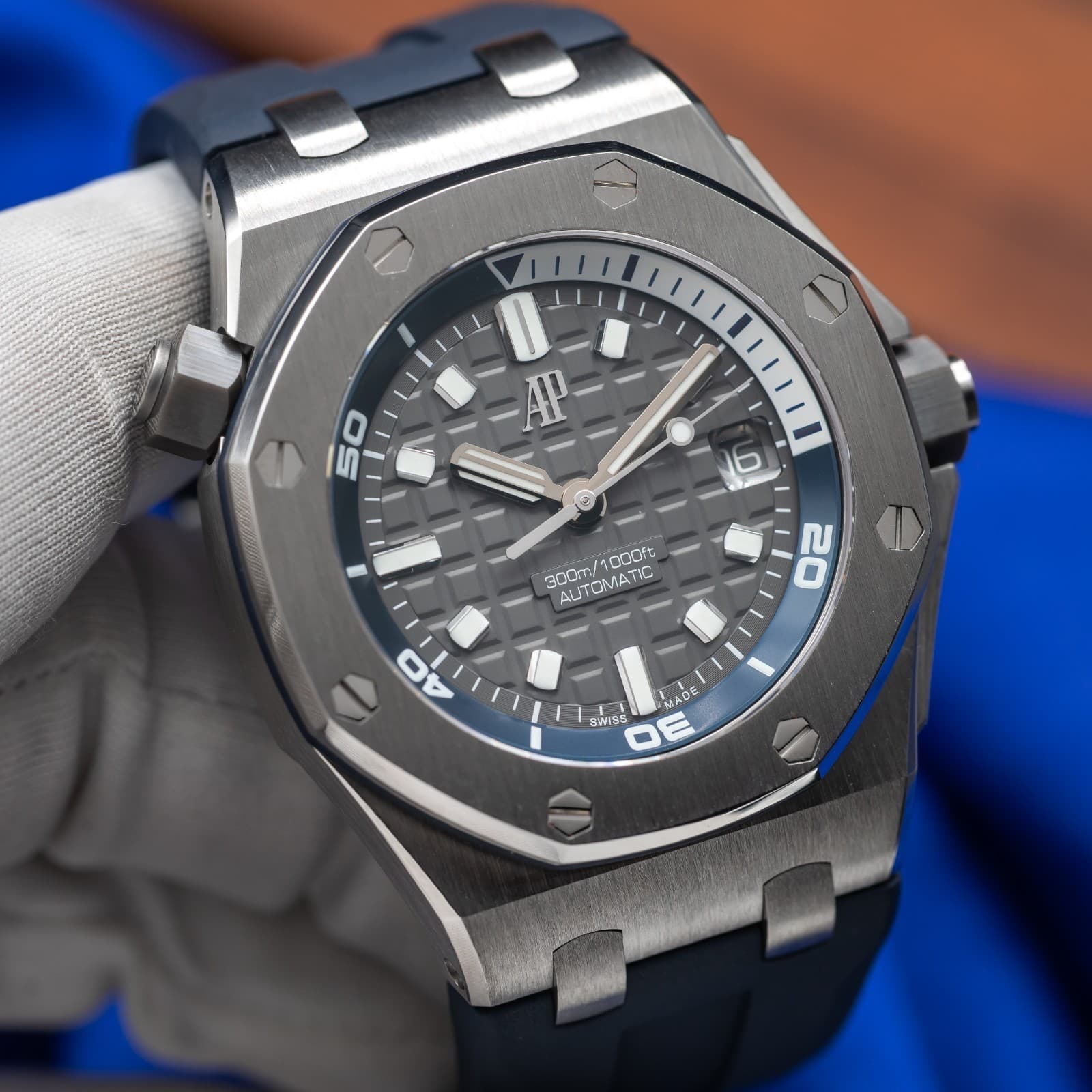 AUDEMARS PIGUET Royal Oak Offshore Diver Grey Dial 15720ST.OO.A009CA.01
