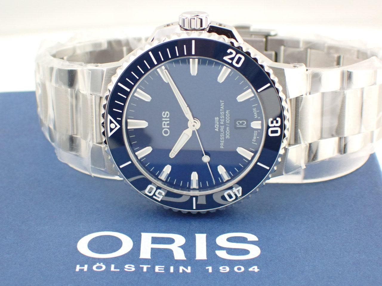 ORIS WATCH AQUIS DATE 01 733 7787 4135-07 8 22 04PEB AUTOMATIC SEE-THROUGH BACK