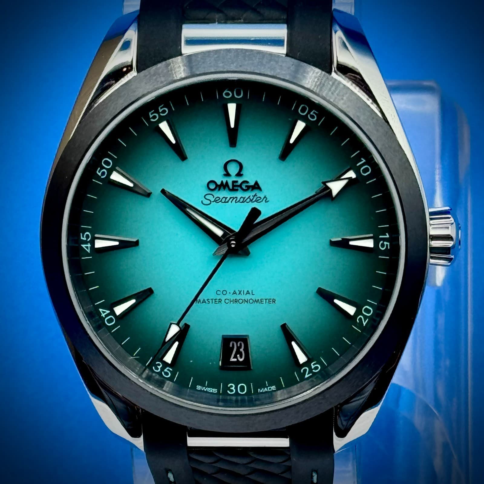 Omega Aqua Terra 8900 41mm Turquoise / Black Ceramic 220.32.41.21.03.001
