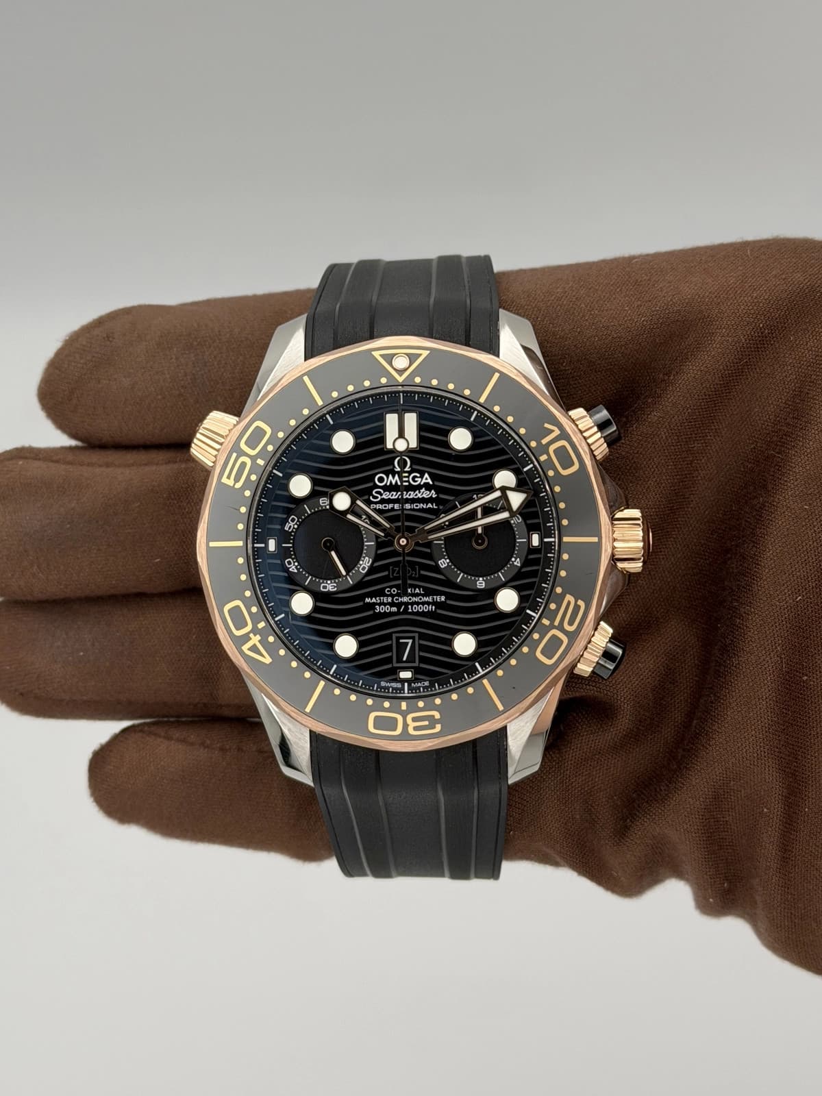 2023 Omega Seamaster Diver 300M Chrono 44mm Steel/Sedna Gold 210.22.44.51.01.001