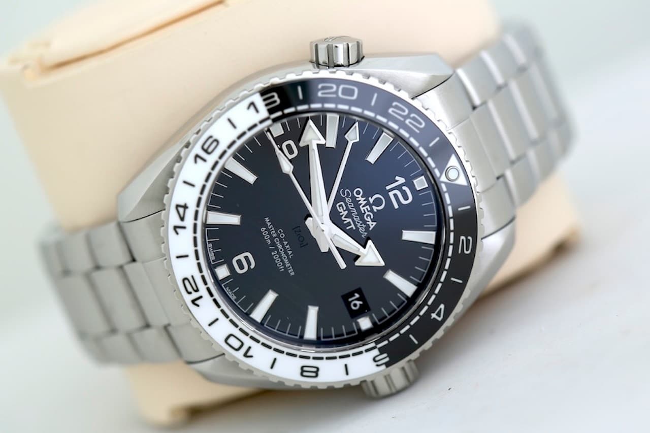 Omega Seamaster Planet Ocean GMT (2018) - Black / White Bezel Automatic Watch
