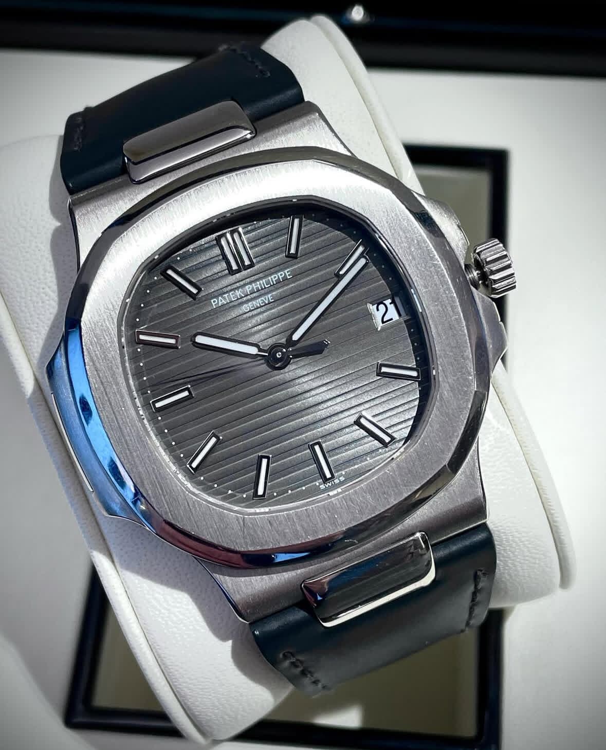 Patek Philippe Nautilus 5711G-001 White Gold Rhodium Grey Dial 
