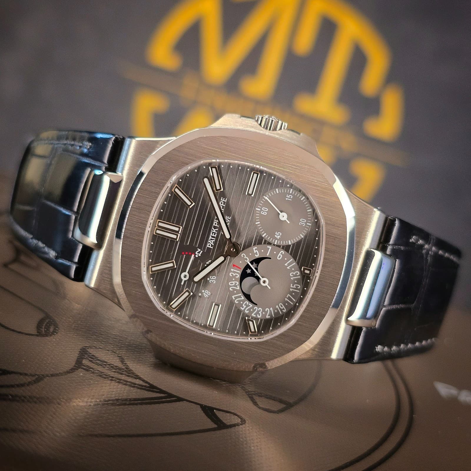 PATEK PHILIPPE NAUTILUS 5712G-001 40MM MOONPHASE 18K WHITE GOLD GREY DIAL B&P